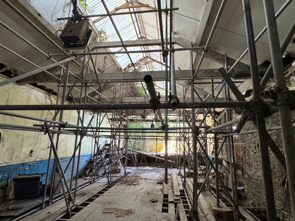 Lot: 121 - FREEHOLD TOWN CENTRE FORMER FREE SCHOOL AND COMMUNITY HALL WITH POTENTIAL - Inside the Main Hall